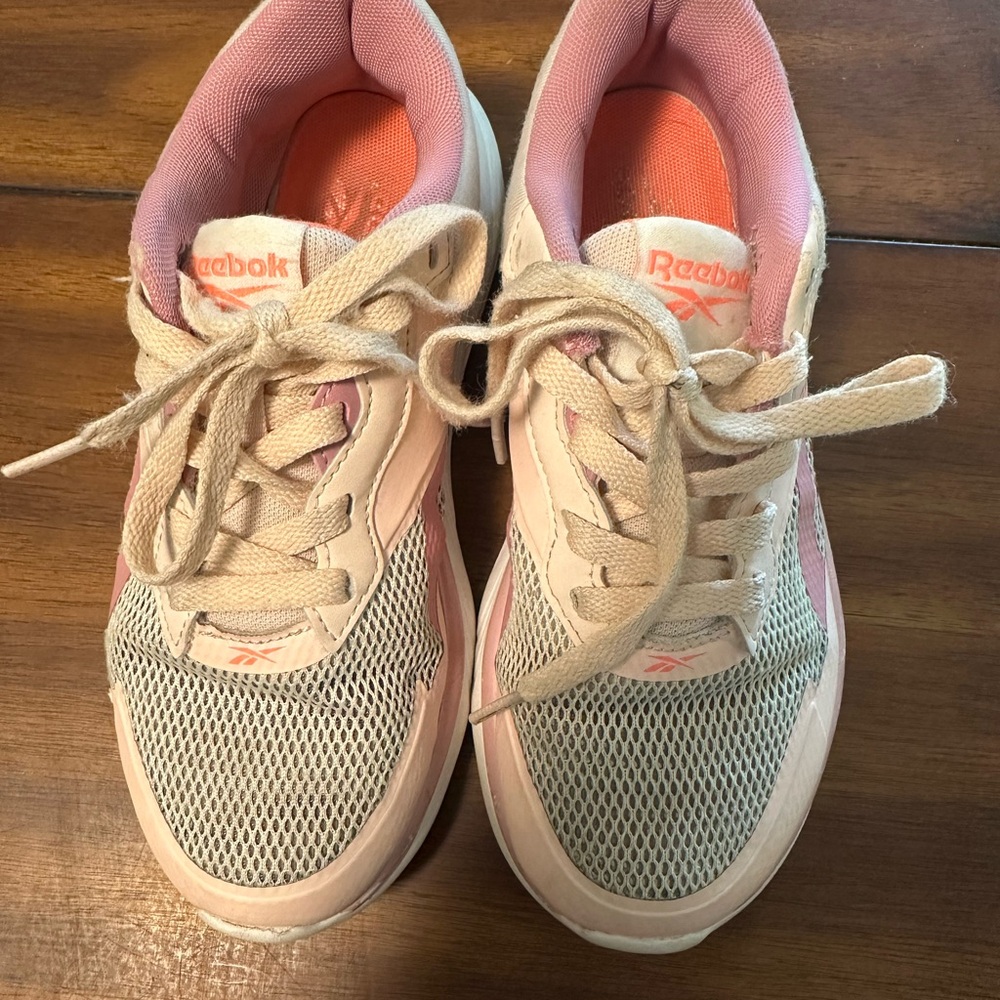 Girl’s Pink Reebok Shoes Size 3 - Picture 3 of 6